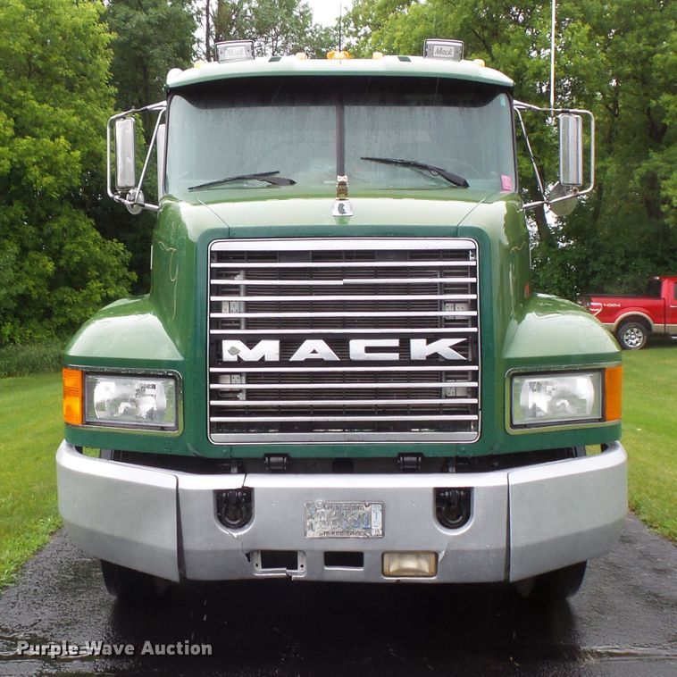 image for item DC4532 1995 Mack CH613 semi truck