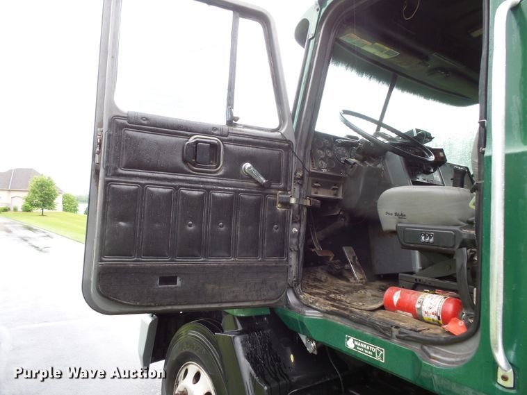 image for item DC4532 1995 Mack CH613 semi truck