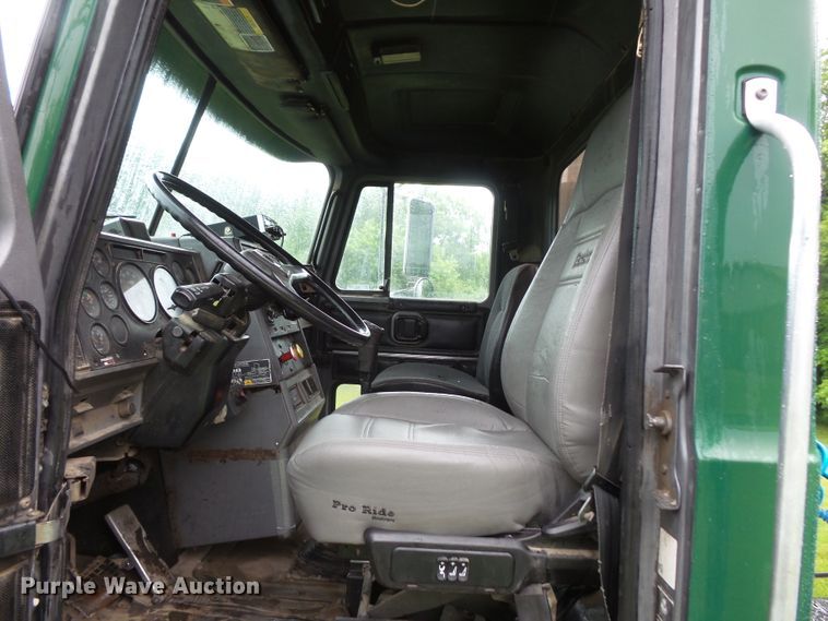 image for item DC4532 1995 Mack CH613 semi truck