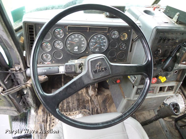 image for item DC4532 1995 Mack CH613 semi truck