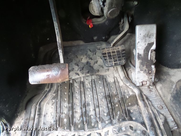 image for item DC4532 1995 Mack CH613 semi truck