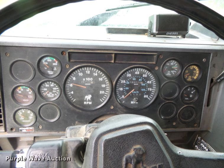 image for item DC4532 1995 Mack CH613 semi truck