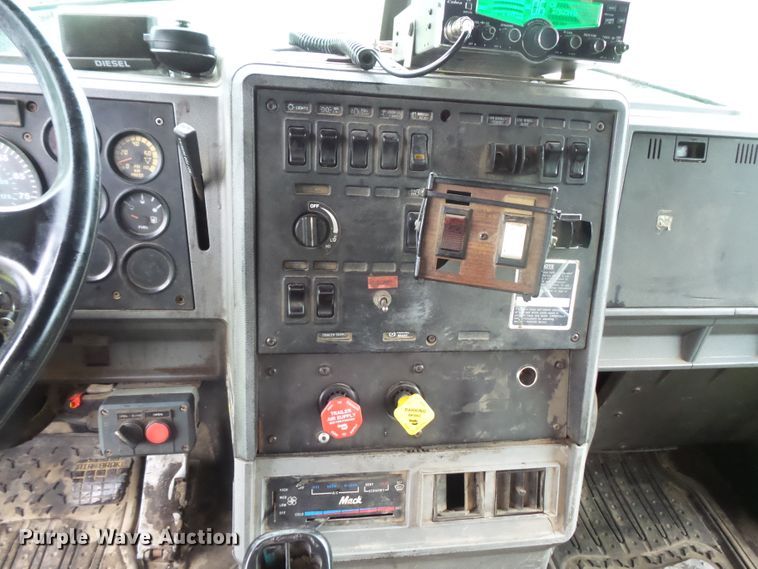 image for item DC4532 1995 Mack CH613 semi truck