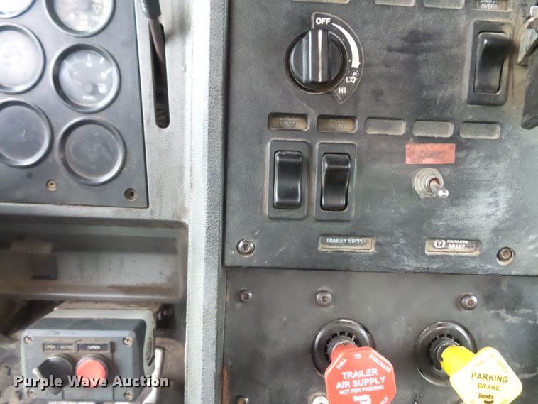 image for item DC4532 1995 Mack CH613 semi truck