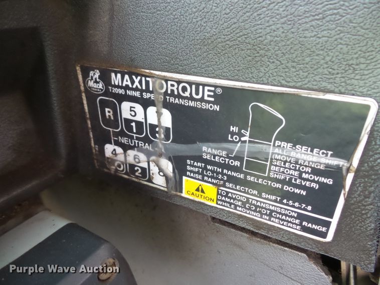 image for item DC4532 1995 Mack CH613 semi truck