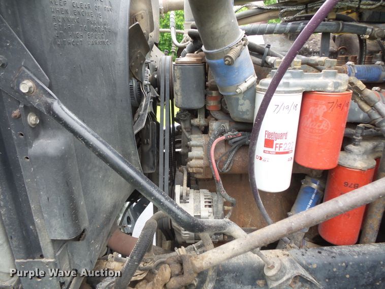 image for item DC4532 1995 Mack CH613 semi truck