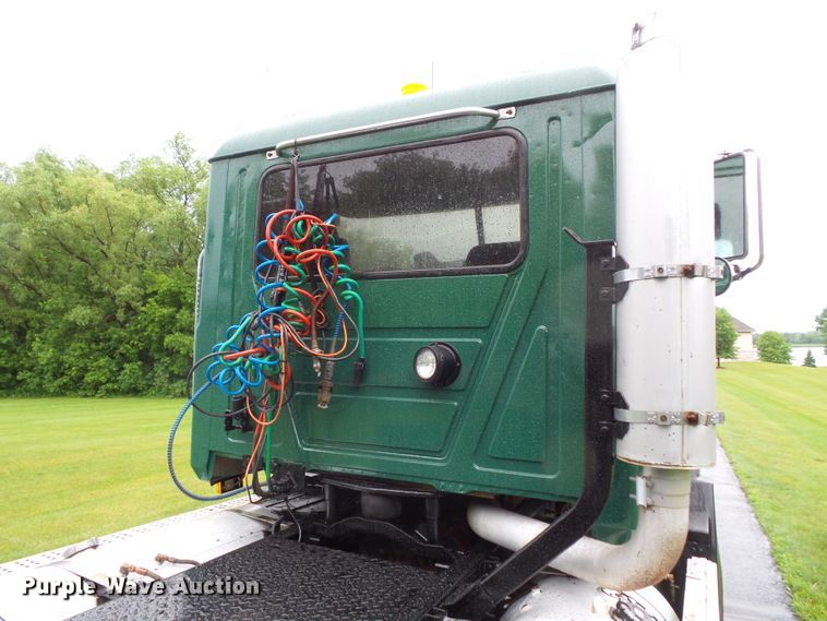 image for item DC4532 1995 Mack CH613 semi truck