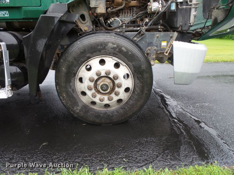 image for item DC4532 1995 Mack CH613 semi truck