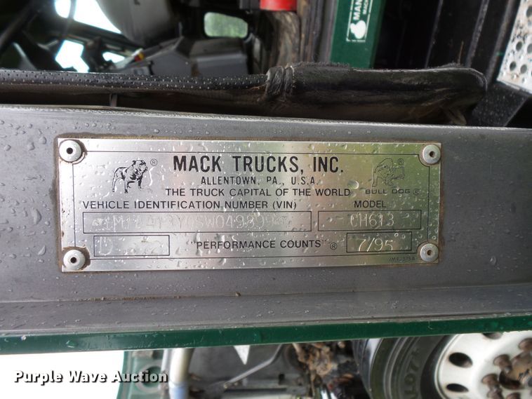 image for item DC4532 1995 Mack CH613 semi truck