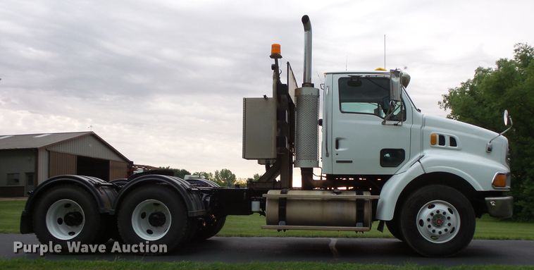 image for item DC4533 2007 Sterling L-Line semi truck