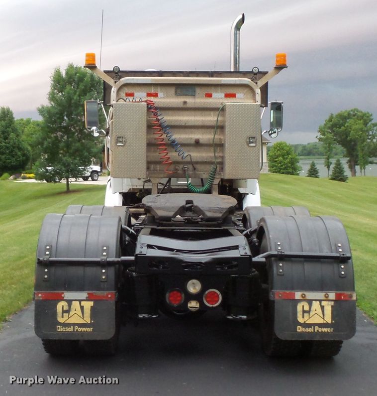 image for item DC4533 2007 Sterling L-Line semi truck