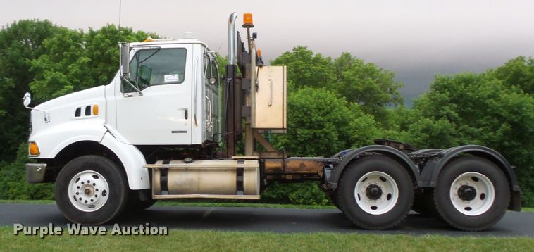 image for item DC4533 2007 Sterling L-Line semi truck
