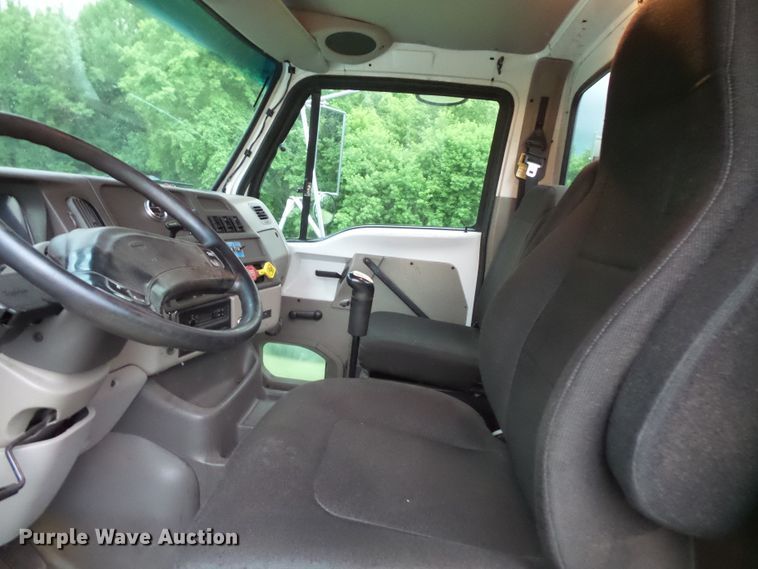 image for item DC4533 2007 Sterling L-Line semi truck