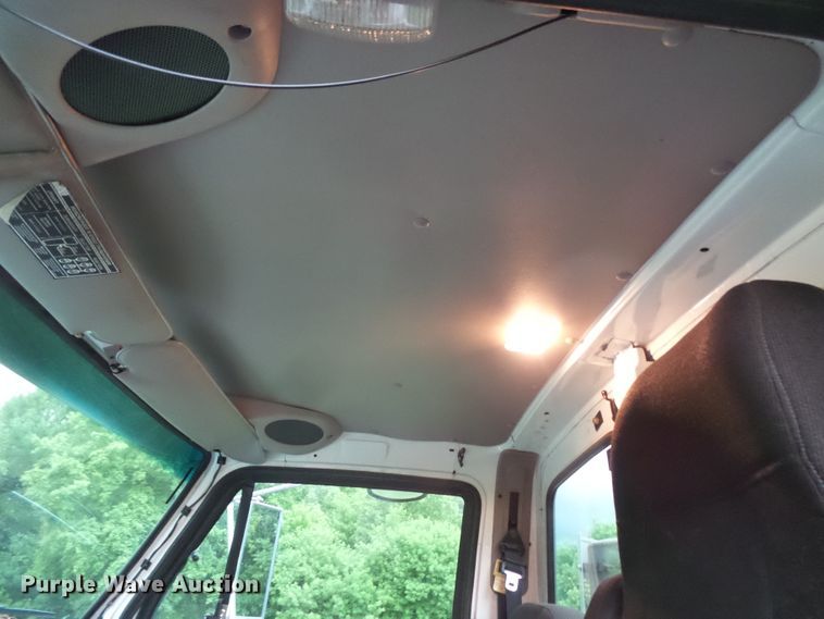 image for item DC4533 2007 Sterling L-Line semi truck