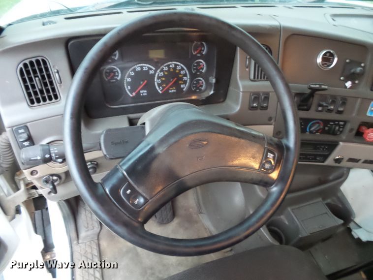 image for item DC4533 2007 Sterling L-Line semi truck