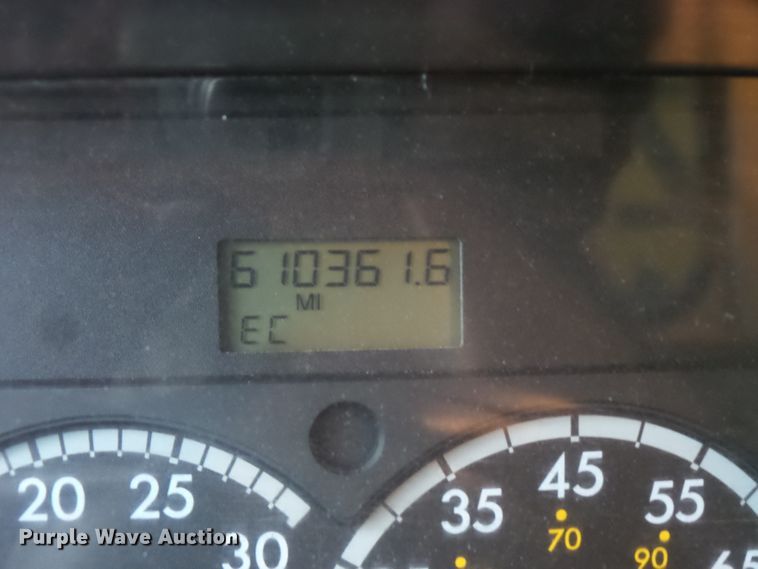 image for item DC4533 2007 Sterling L-Line semi truck