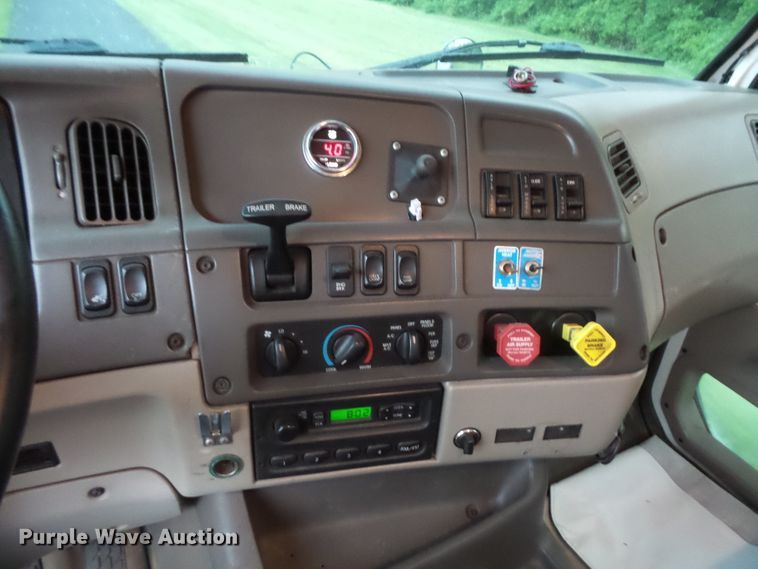 image for item DC4533 2007 Sterling L-Line semi truck