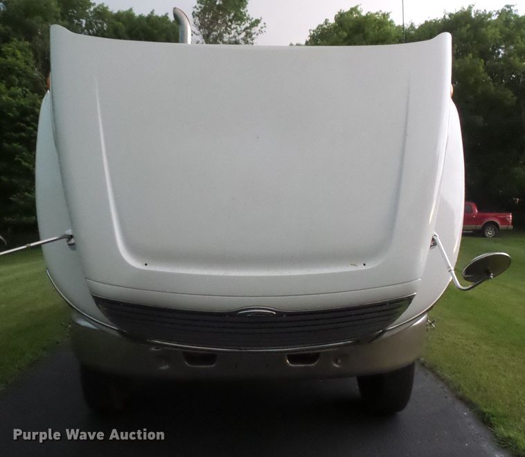 image for item DC4533 2007 Sterling L-Line semi truck