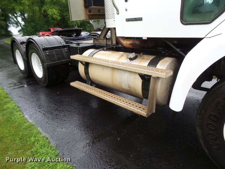 image for item DC4533 2007 Sterling L-Line semi truck