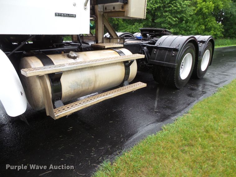 image for item DC4533 2007 Sterling L-Line semi truck