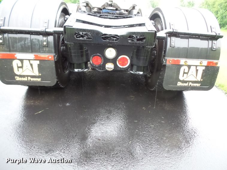 image for item DC4533 2007 Sterling L-Line semi truck