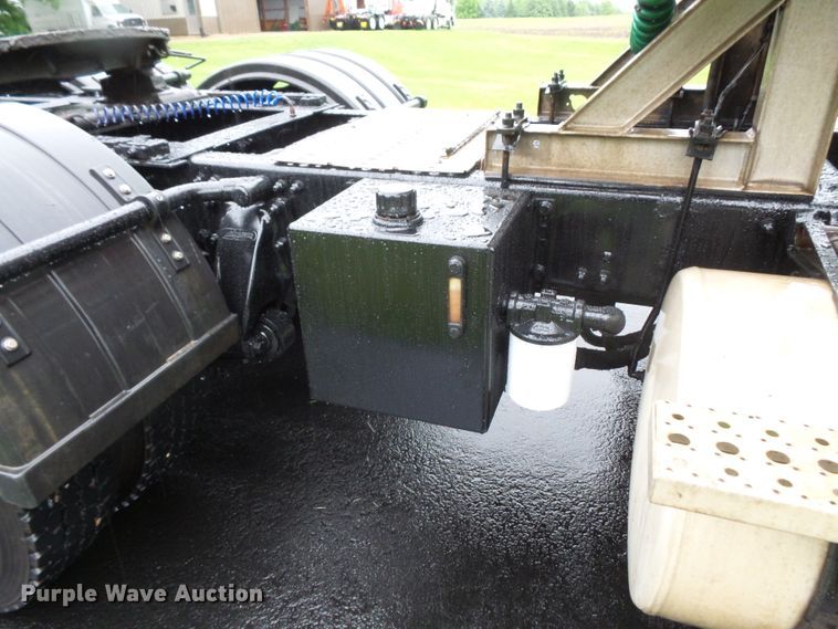 image for item DC4533 2007 Sterling L-Line semi truck