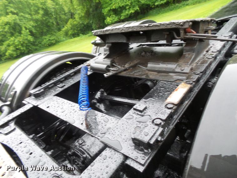 image for item DC4533 2007 Sterling L-Line semi truck