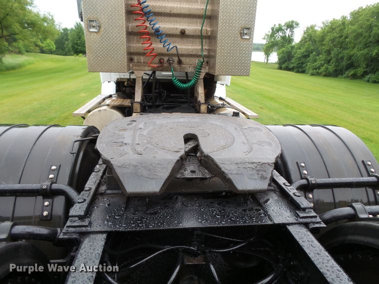 image for item DC4533 2007 Sterling L-Line semi truck