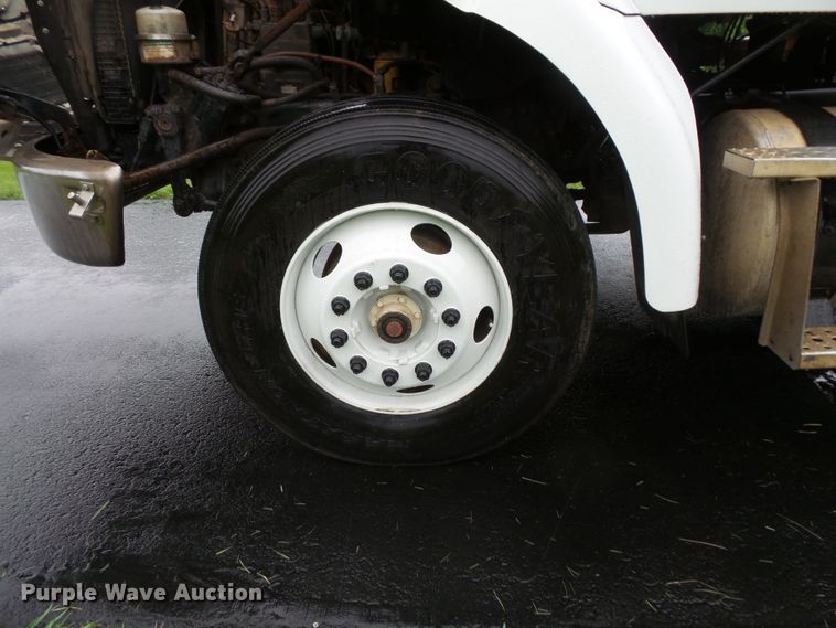 image for item DC4533 2007 Sterling L-Line semi truck