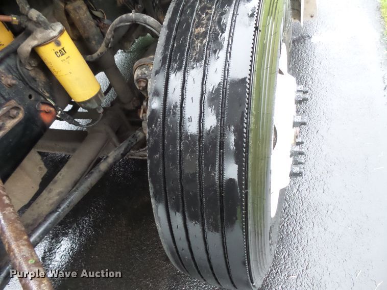 image for item DC4533 2007 Sterling L-Line semi truck