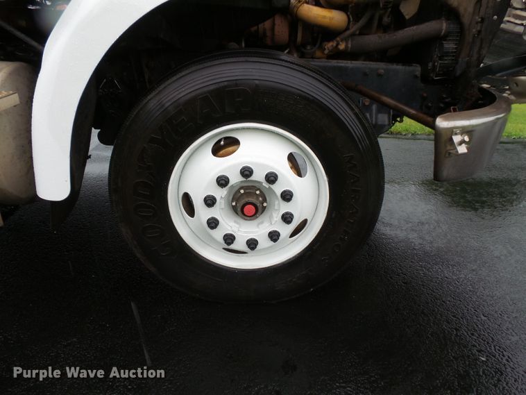 image for item DC4533 2007 Sterling L-Line semi truck