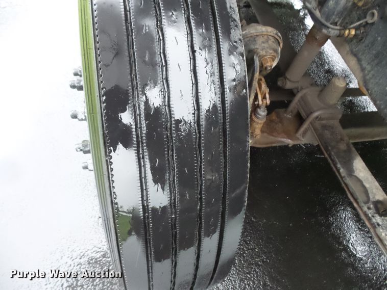 image for item DC4533 2007 Sterling L-Line semi truck