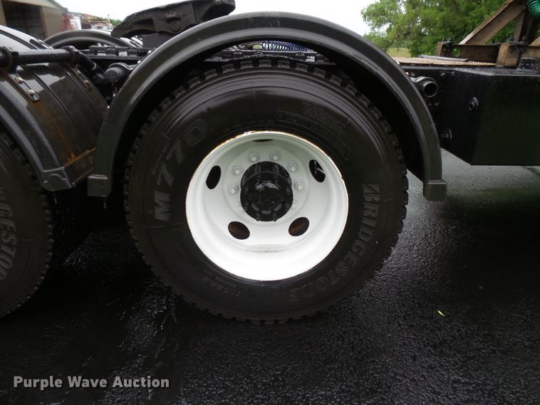 image for item DC4533 2007 Sterling L-Line semi truck