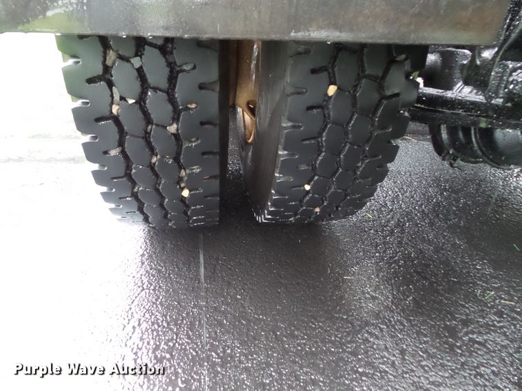 image for item DC4533 2007 Sterling L-Line semi truck