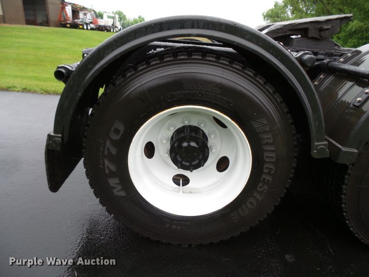 image for item DC4533 2007 Sterling L-Line semi truck