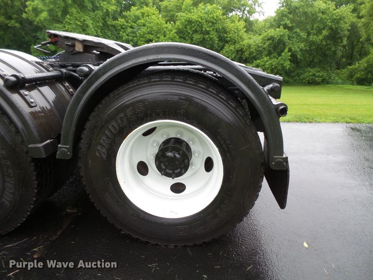 image for item DC4533 2007 Sterling L-Line semi truck