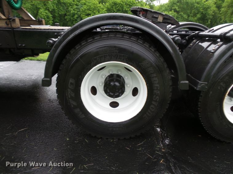 image for item DC4533 2007 Sterling L-Line semi truck