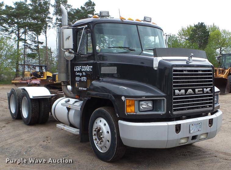 image for item DC4609 1991 Mack CH613 semi truck