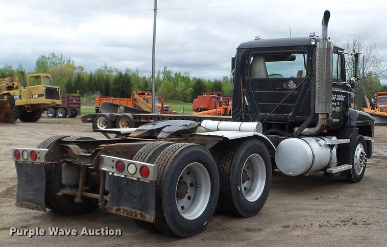 image for item DC4609 1991 Mack CH613 semi truck