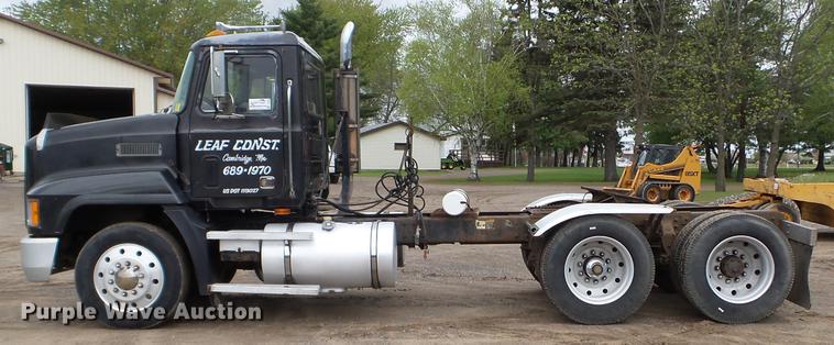 image for item DC4609 1991 Mack CH613 semi truck
