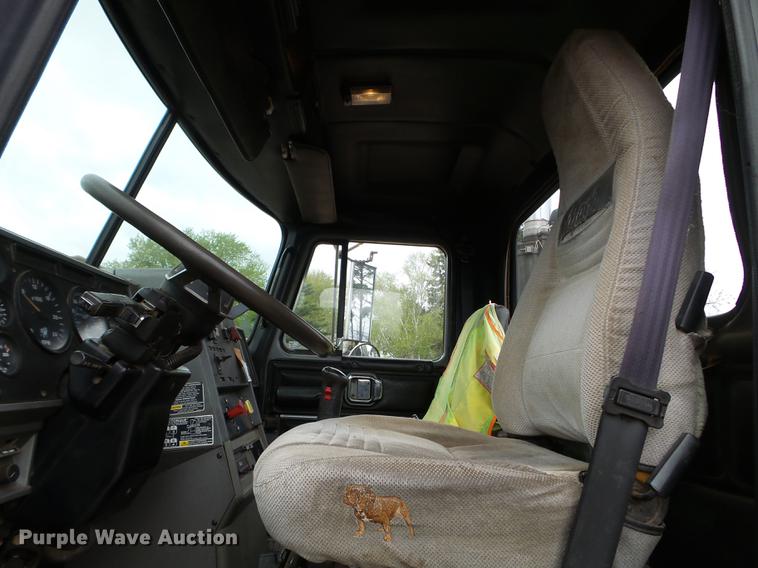 image for item DC4609 1991 Mack CH613 semi truck