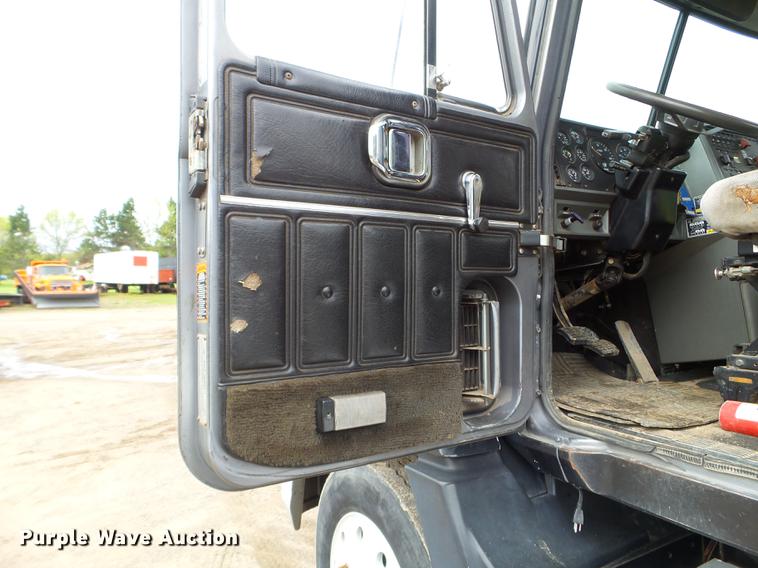 image for item DC4609 1991 Mack CH613 semi truck