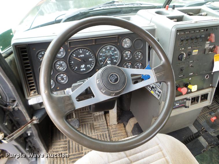 image for item DC4609 1991 Mack CH613 semi truck