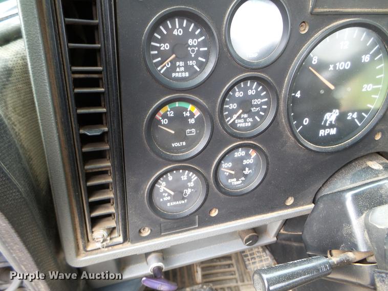 image for item DC4609 1991 Mack CH613 semi truck