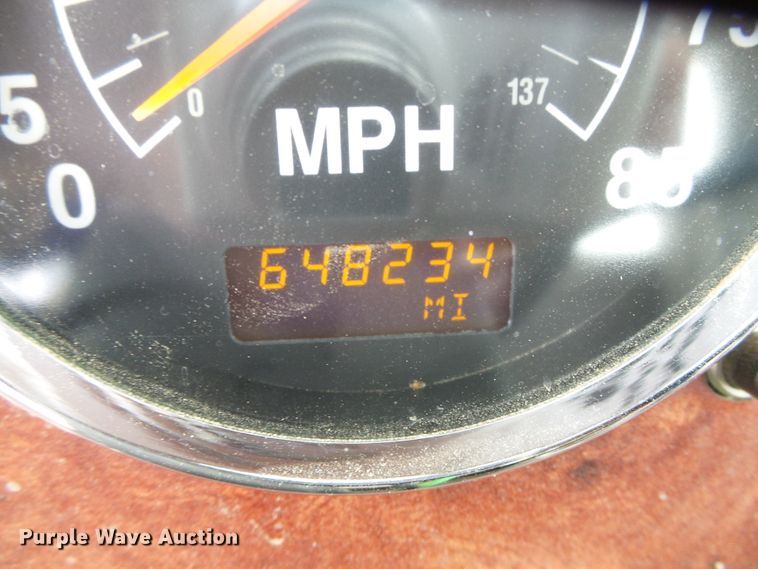 image for item DC5137 2004 International 9400 semi truck