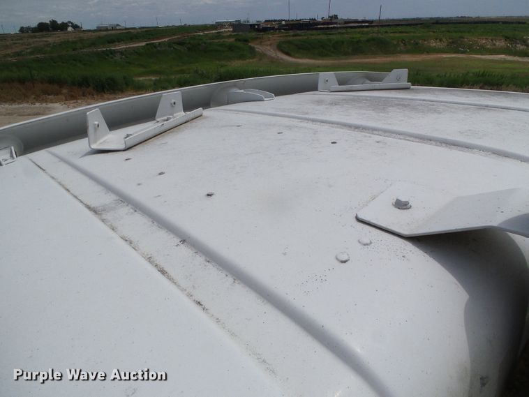 image for item DC5137 2004 International 9400 semi truck