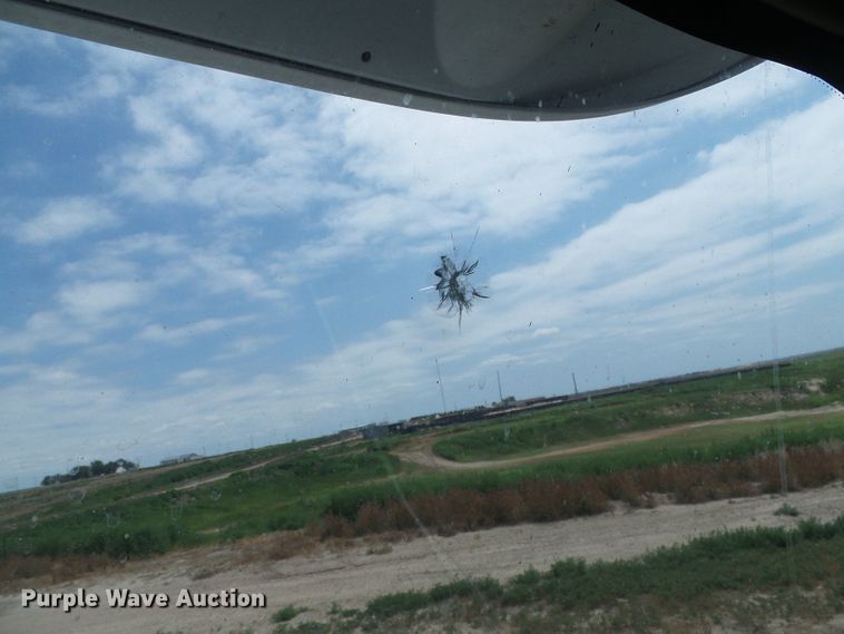 image for item DC5137 2004 International 9400 semi truck