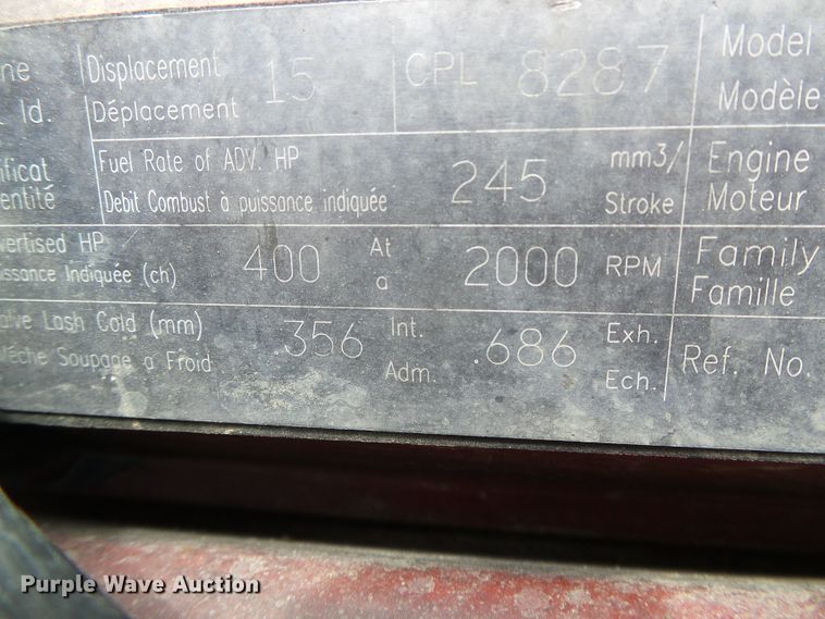 image for item DC5137 2004 International 9400 semi truck