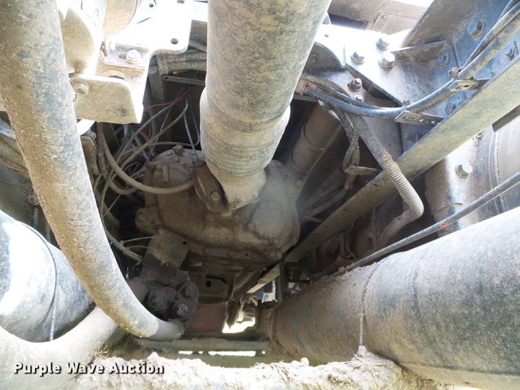 image for item DC5137 2004 International 9400 semi truck