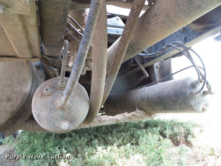 image for item DC5137 2004 International 9400 semi truck